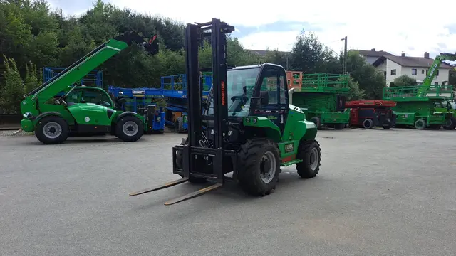 Bild 1 einer Mietmaschine vom Typ 3 Ton Ruw Terrein Heftruck | Manitou M30-4