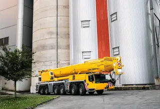 Afbeelding van een huurmachine van het type mobiele kraan 300 ton, Liebherr LTM 1300 6.3