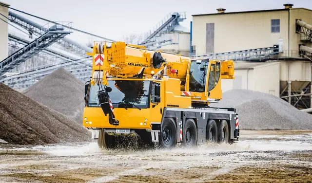 Bild 0 einer Mietmaschine vom Typ mobiele kraan 90 ton | Liebherr LTM 1090 4.2