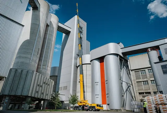 Bild 2 einer Mietmaschine vom Typ mobiele kraan 300 ton, Liebherr LTM 1300 6.3