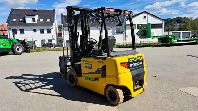 Bild 2 einer Mietmaschine vom Typ 3 ton elektrische | Hyundai 30BH-9 6000 mm
