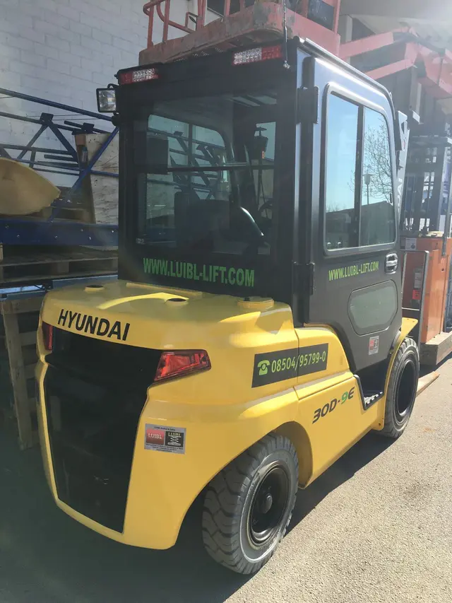 Bild 1 einer Mietmaschine vom Typ 3 ton Diesel | Hyundai 30D-9 4700 mm