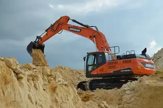 Afbeelding van een huurmachine van het type 30 ton graafmachine op rupsbanden | Doosan DX 300LC-5
