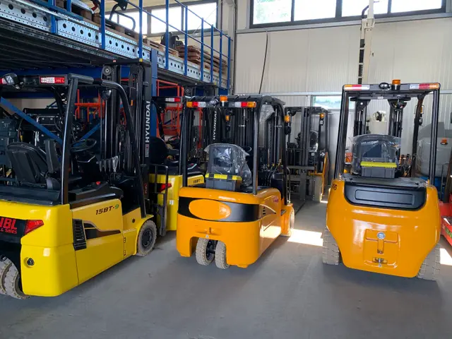 Bild 4 einer Mietmaschine vom Typ 2 ton elektrische driewieler | Max Heftruck FB20S-MJZ 4500 mm