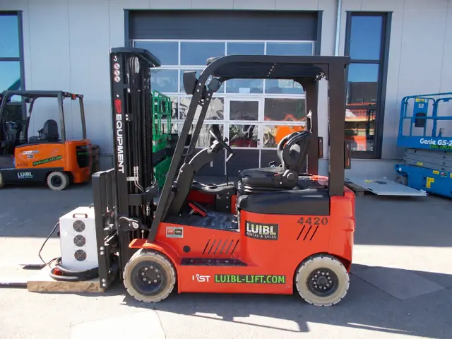 Bild 1 einer Mietmaschine vom Typ 2 ton elektrische vier-Wieler | EP CPD20L1-Li 4700 mm
