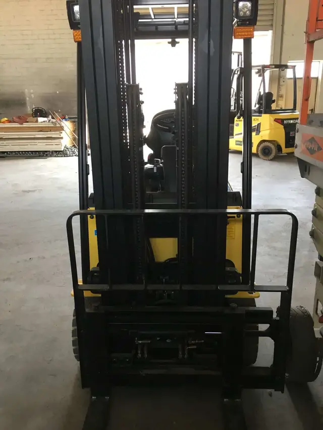 Bild 1 einer Mietmaschine vom Typ 1,5 ton elektrische driewieler | Hyundai 15BT-9 5500 mm
