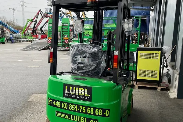 Bild 3 einer Mietmaschine vom Typ 2 ton elektrische vier-Wieler | EP CPD20L1S 6000 mm