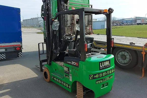 Bild 2 einer Mietmaschine vom Typ 2 ton elektrische vier-Wieler | EP CPD20L1S 6000 mm
