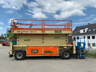 Afbeelding van een huurmachine van het type SBD-280 | JLG Liftlux 260-25