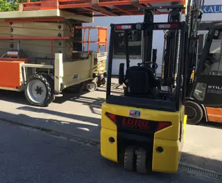 Vorschaubild 2 einer Mietmaschine vom Typ 1,5 ton elektrische driewieler | Hyundai 15BT-9 5500 mm
