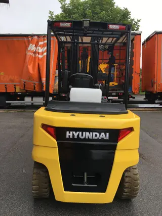 Vorschaubild 1 einer Mietmaschine vom Typ 5 ton elektrische | Hyundai 50B-9 6000 mm