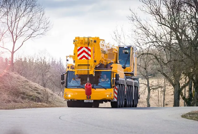 Bild 1 einer Mietmaschine vom Typ mobiele kraan 450 ton | Liebherr LTM 1450 8.1