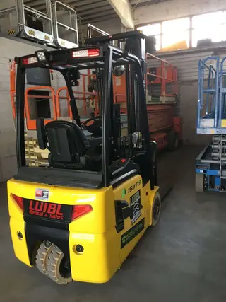 Afbeelding van een huurmachine van het type 1,5 ton elektrische driewieler | Hyundai 15BT-9 5500 mm