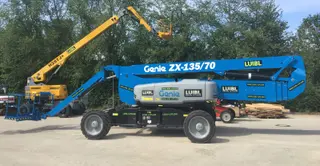 Vorschaubild 1 einer Mietmaschine vom Typ Genie ZX-135/70 huur – gelede telescopische platform 43m hoogte