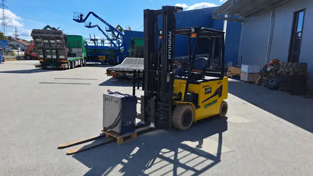 Bild 3 einer Mietmaschine vom Typ 3 ton elektrische | Hyundai 30BH-9 6000 mm