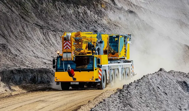 Bild 1 einer Mietmaschine vom Typ mobiele kraan 230 ton | Liebherr LTM 1230 5.1