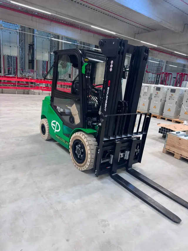 Bild 1 einer Mietmaschine vom Typ 3.8 ton elektrische heftruck | EP EFL382X5 4800 mm