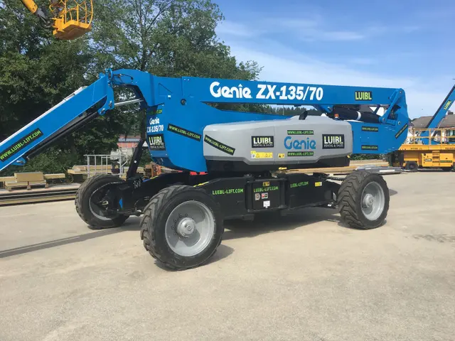 Bild 0 einer Mietmaschine vom Typ Genie ZX-135/70 huur – gelede telescopische platform 43m hoogte