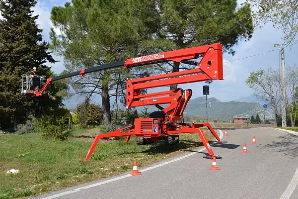 Bild 2 einer Mietmaschine vom Typ KGTB-270 | CTE TRACCESS 270