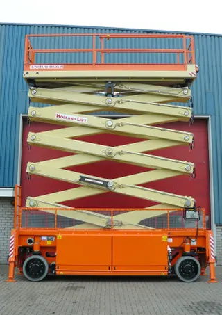 Afbeelding van een huurmachine van het type SBE-330 | Holland Lift HL330_E14_4WDS
