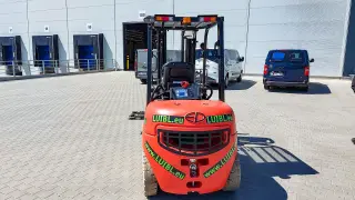 Vorschaubild 1 einer Mietmaschine vom Typ 3 ton elektrische | EP EFL302 Triplex Mast 4800 mm