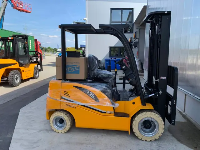 Bild 1 einer Mietmaschine vom Typ 3,5 ton elektrische | Maximum Heftruck FBA35-JZ 4500 mm
