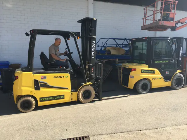 Bild 2 einer Mietmaschine vom Typ 3 ton Diesel | Hyundai 30D-9 4700 mm