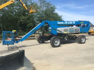Vorschaubild 2 einer Mietmaschine vom Typ Genie ZX-135/70 huur – gelede telescopische platform 43m hoogte