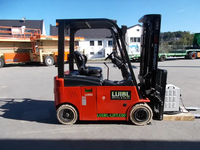 Bild 3 einer Mietmaschine vom Typ 2 ton elektrische vier-Wieler | EP CPD20L1-Li 4700 mm