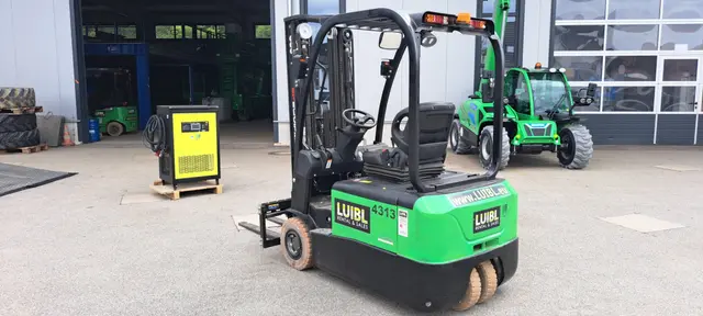 Bild 2 einer Mietmaschine vom Typ 1.8 ton elektrische driewieler | EP CPD18TV8 4800 mm