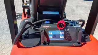 Vorschaubild 2 einer Mietmaschine vom Typ 3 ton elektrische | EP EFL302 Triplex Mast 4800 mm