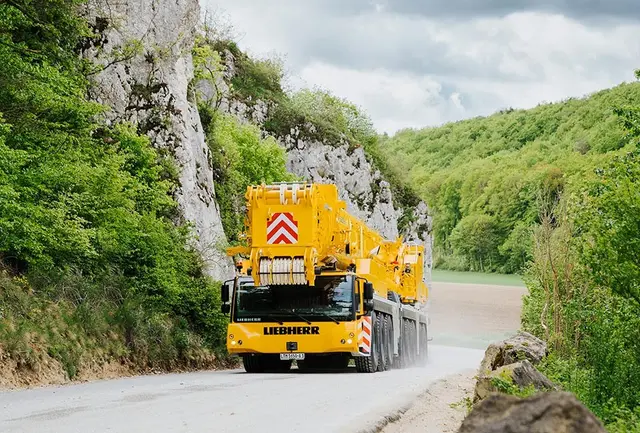 Bild 2 einer Mietmaschine vom Typ mobiele kraan 650 ton | Liebherr LTM 1650 8.1