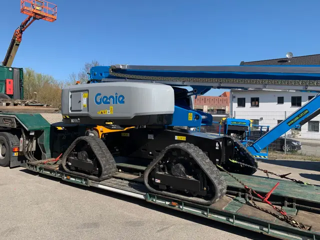 Bild 4 einer Mietmaschine vom Typ TB-218XC | Genie S-65XC Trax