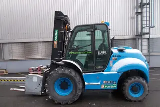 Afbeelding van een huurmachine van het type 5 ton ruw terrein heftruck | Ausa C500H x4