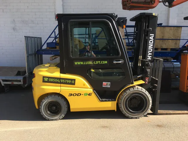 Bild 0 einer Mietmaschine vom Typ 3 ton Diesel | Hyundai 30D-9 4700 mm