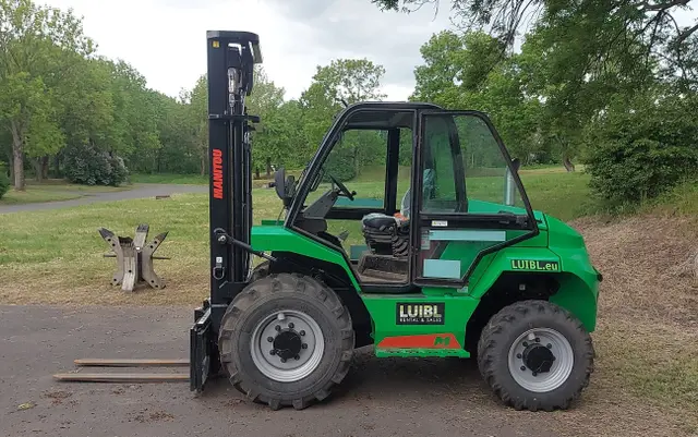 Bild 0 einer Mietmaschine vom Typ 3 Ton Ruw Terrein Heftruck | Manitou M30-4