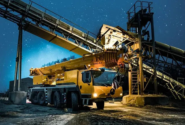 Bild 2 einer Mietmaschine vom Typ mobiele kraan 90 ton | Liebherr LTM 1090 4.2