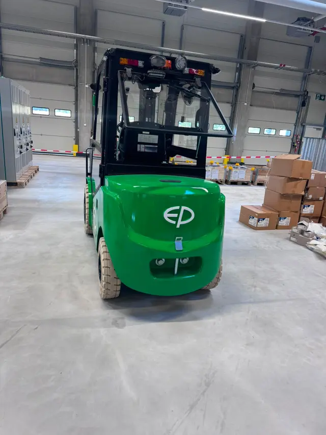Bild 2 einer Mietmaschine vom Typ 3.8 ton elektrische heftruck | EP EFL382X5 4800 mm